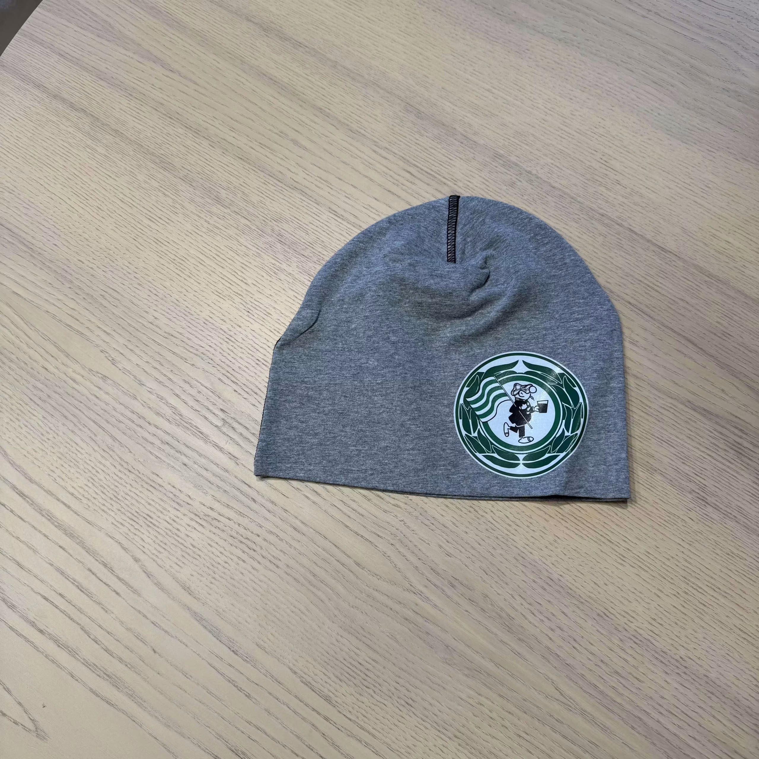 Mössa Tuffa V flagga Grå
